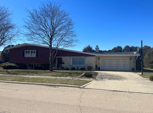 411 Swift Ave, Oglesby, IL 61348