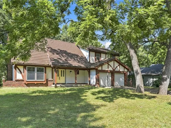 3706 W Colony Sq, Saint Joseph, MO 64506