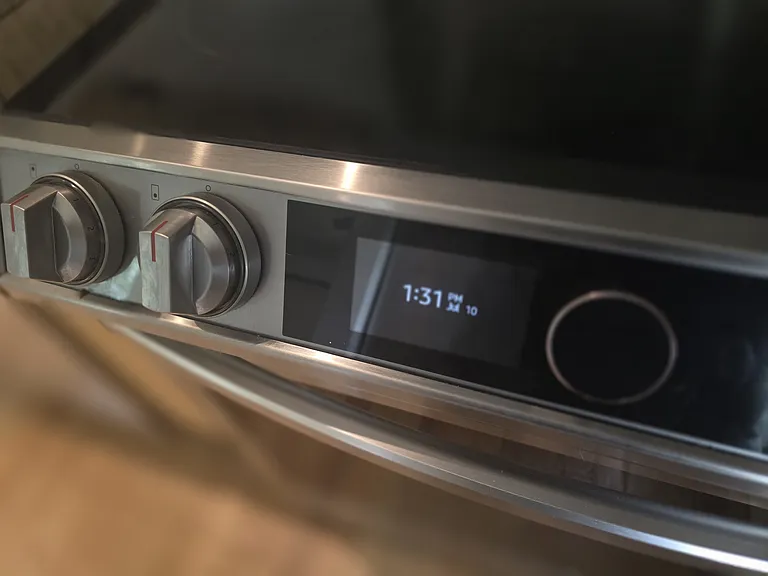 Feature rich, modern stove