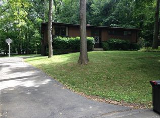 4 Heather Hill Ln, Suffern, NY 10901