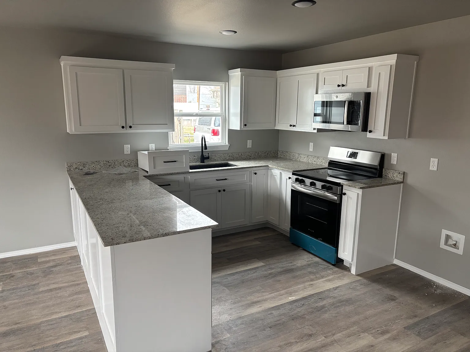 2 bed, 840 sqft, $1,300 — Photo 2