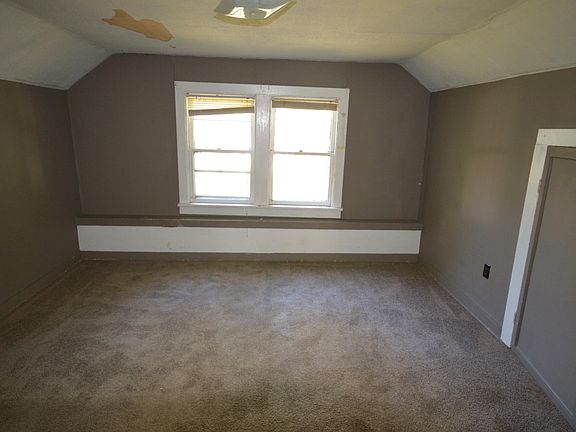 3rd image of 710 Catawba Ave #2