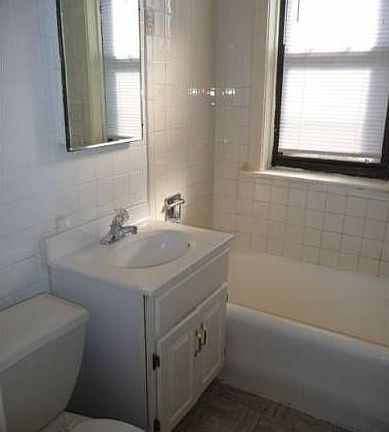4th image of 6376 N Hermitage Ave