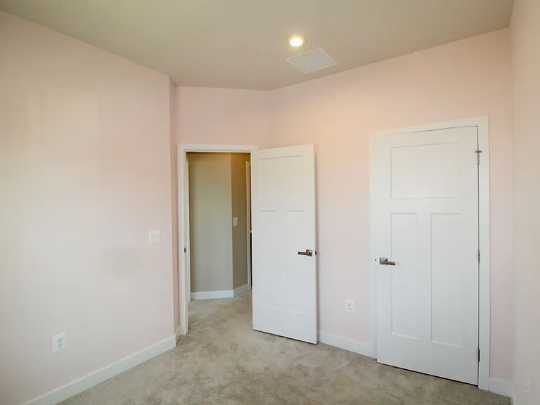 4489 Drysdale St — Photo 28
