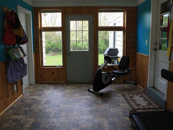 3rd image of 6060 Romaine Dr