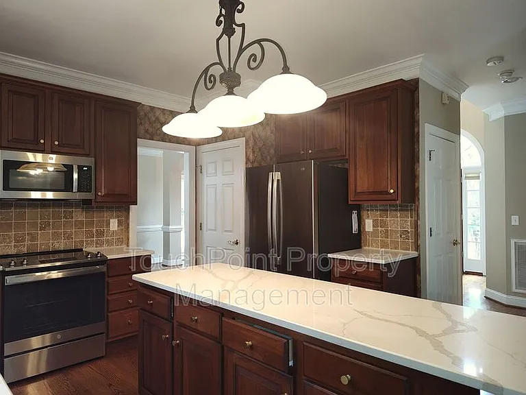 204 Limerick Dr — Photo 5