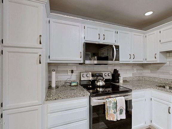 5th image of 1 Dupont Way APT 6