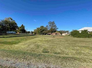 E Cherry St, Cushing, OK 74023