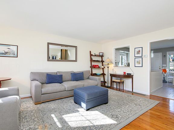 8 Tulip St Cos Cob CT 06807-large-009-008-009-1500x1000-72dpi.jpg