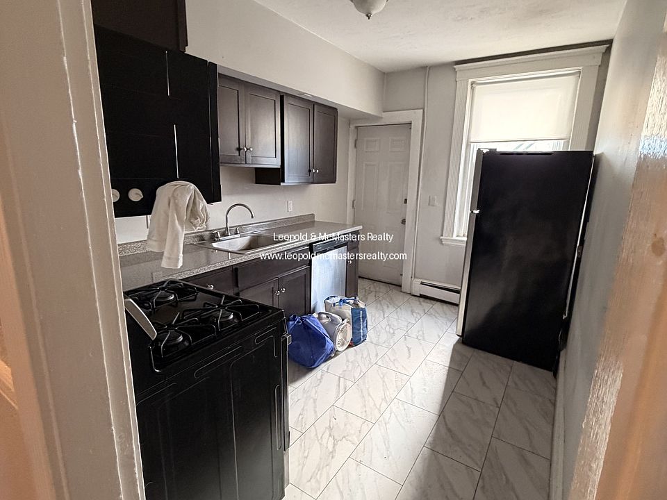 1st image of 81 Empire St #3D