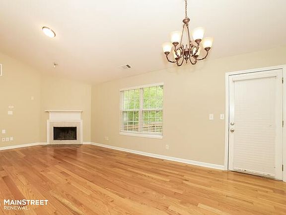 5th image of 3848 Valley Creek Dr