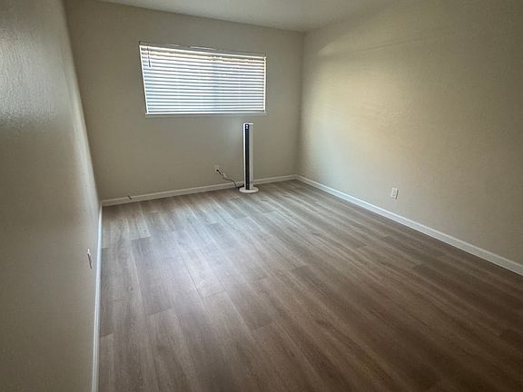3rd image of 528 Laverne Ave