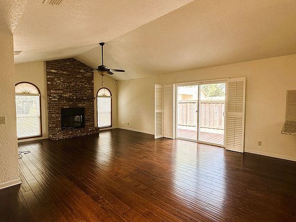 5th image of 3429 Montclaire St