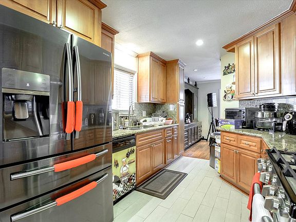 2nd image of 494 Venecia Dr