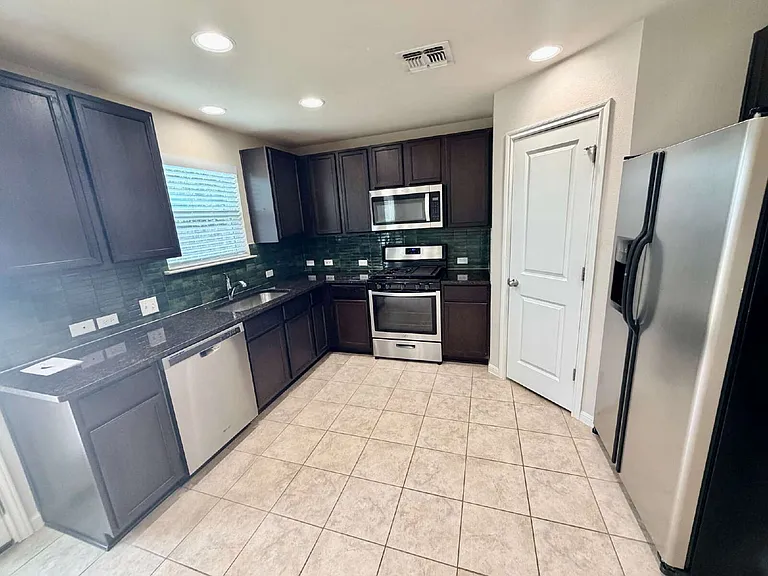 1010 Sand Post Pl — Photo 9