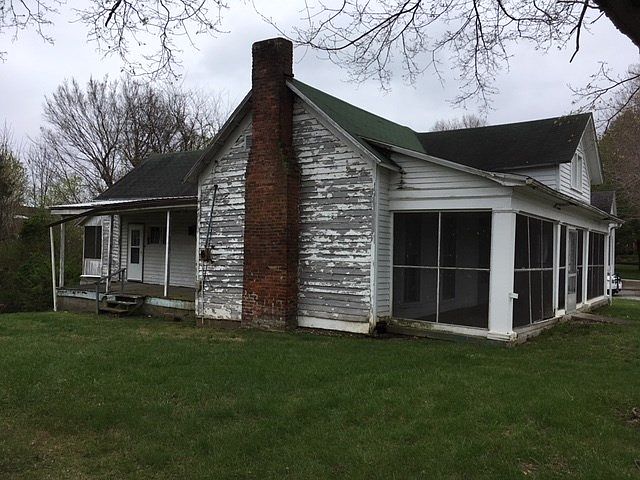 2nd image of 108 N Cherry St