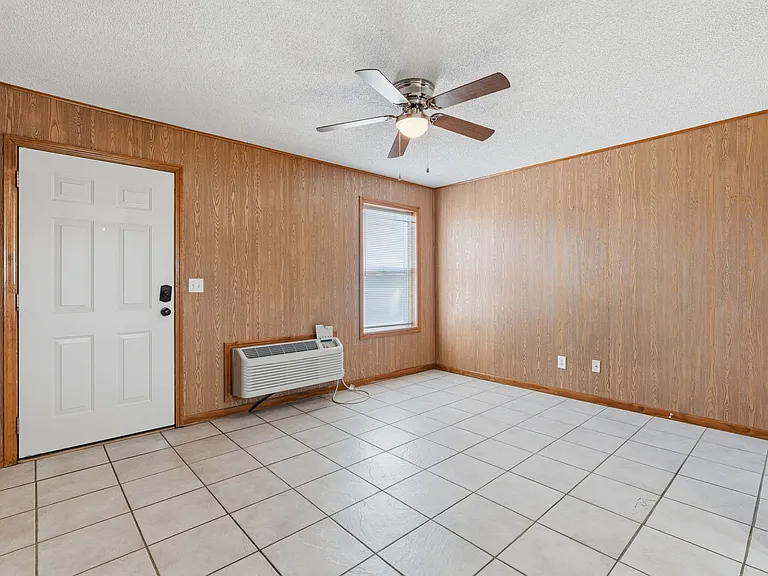 Mid-Town Apartments — Photo 10