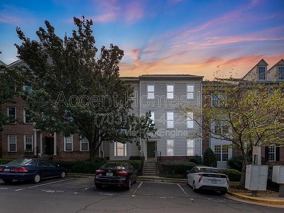 2nd image of 1581 Leeds Castle Dr APT 201