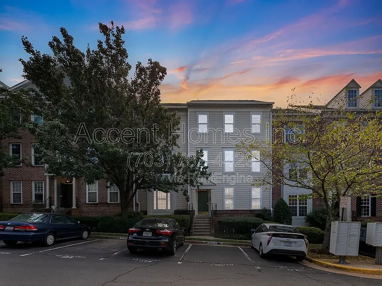1581 Leeds Castle Dr #201 — Photo 2