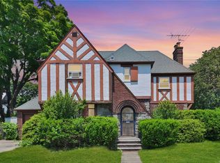 174 E Old Country Rd, Mineola, NY 11501