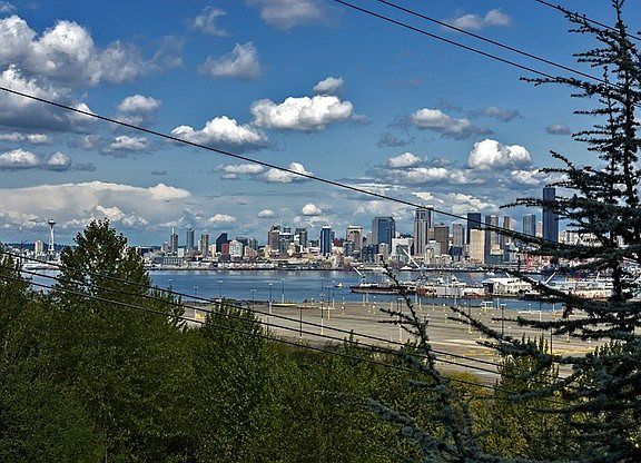 The beautiful City of Seattle and Elliott Bay views are stunning
