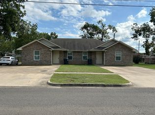 318 E Goingsnake St, Tahlequah, OK 74464
