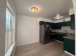 Updated Downtown 1 Bed w/ free WIFI & Gated Parking, Albuquerque, NM 87102