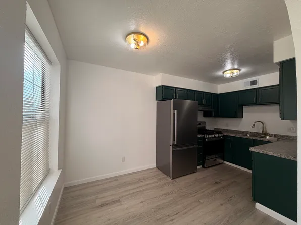 Updated Downtown 1 Bed w/ free WIFI & Gated Parking