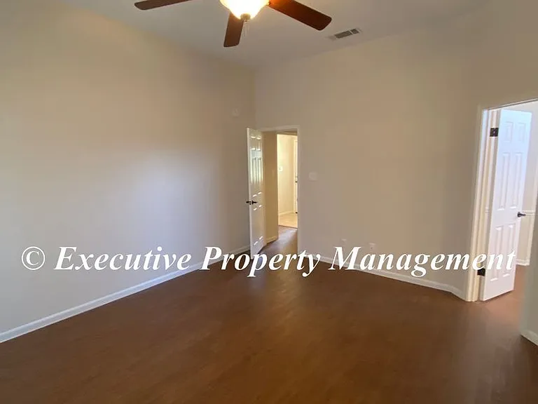 917 Whirlaway Dr — Photo 16
