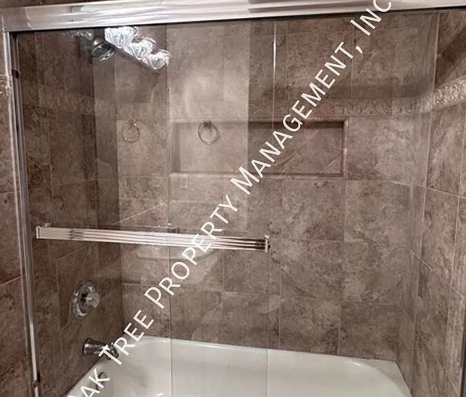 2370 Robinwood Ave — Photo 16