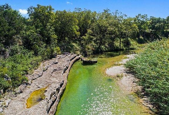 2nd image of 440 Chimney Valley Rd