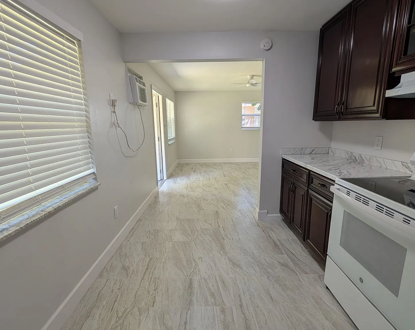 Beautifully renovated 2/1 Apt in Palm Springs, ready to move in! — Photo 3