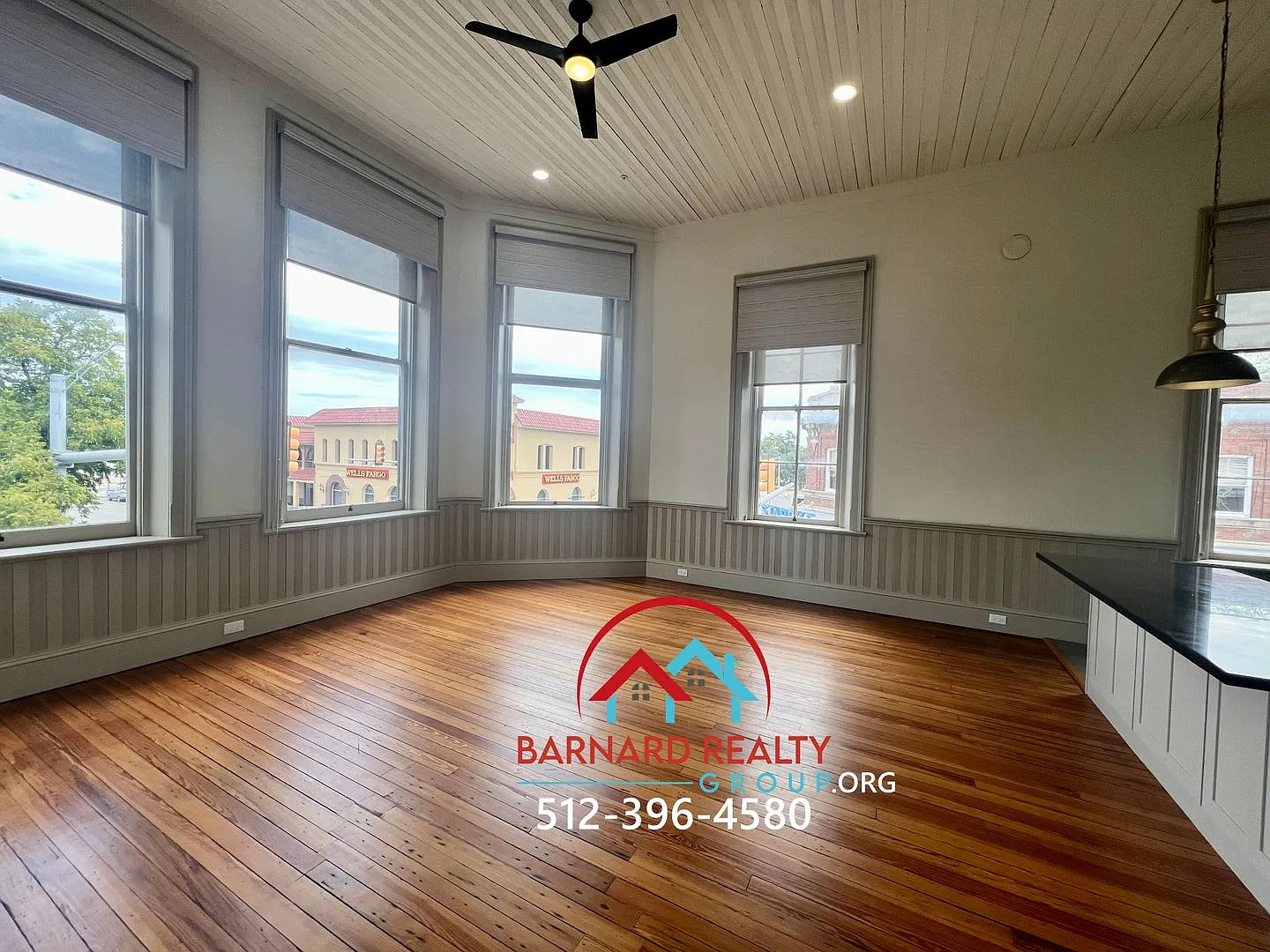 Apartment in Downtown Seguin that Overlooks the Square — Photo 4
