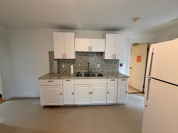 2nd image of 107 Bloomfield St #3