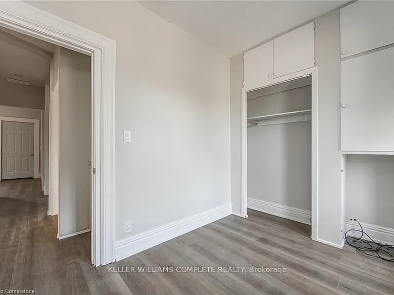 200 Park Ave #UPPER — Photo 34