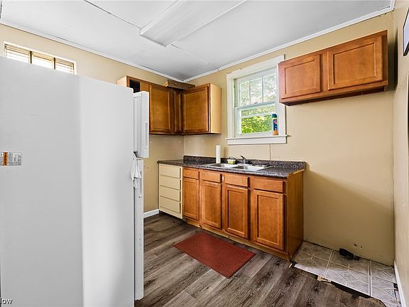 4th image of 959 S Irvine Ave