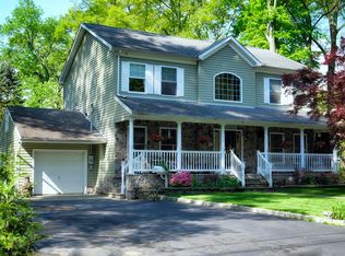 86 Oakhill Rd, Midland Park, NJ 07432