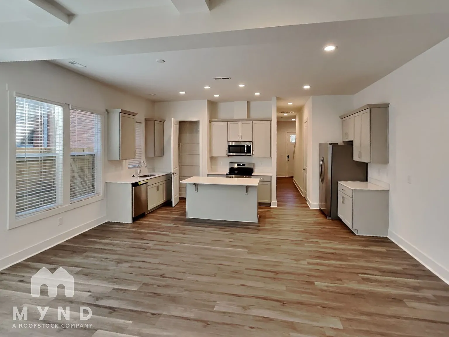 3 bed, 2.5 bath, 2054 sqft, $2,195 — Photo 2