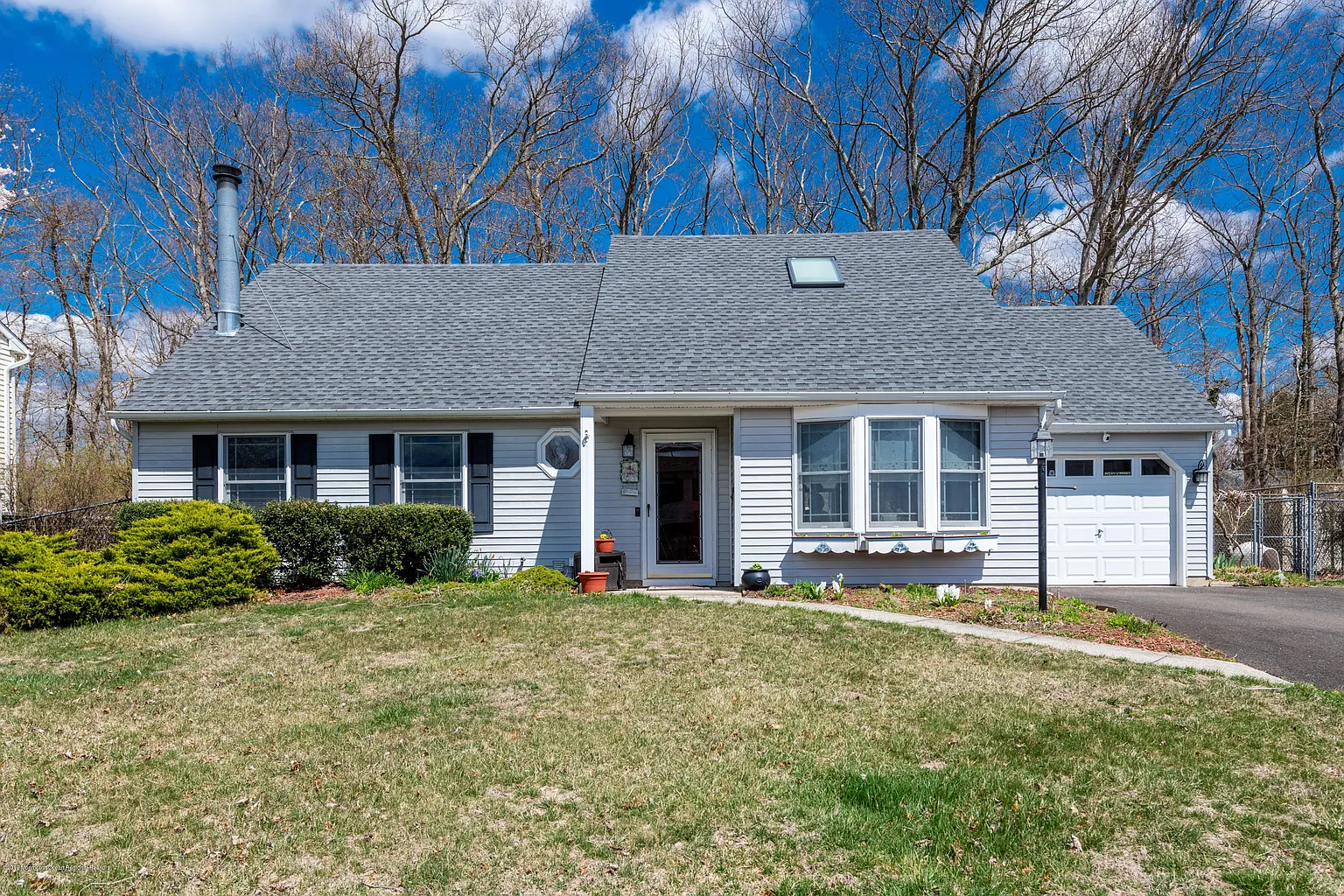 19 Eric Dr photo 1