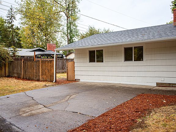 4th image of 395 E 46th Ave