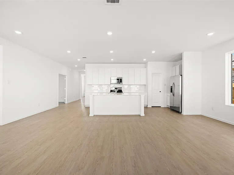 823 Heaven Dr — Photo 9