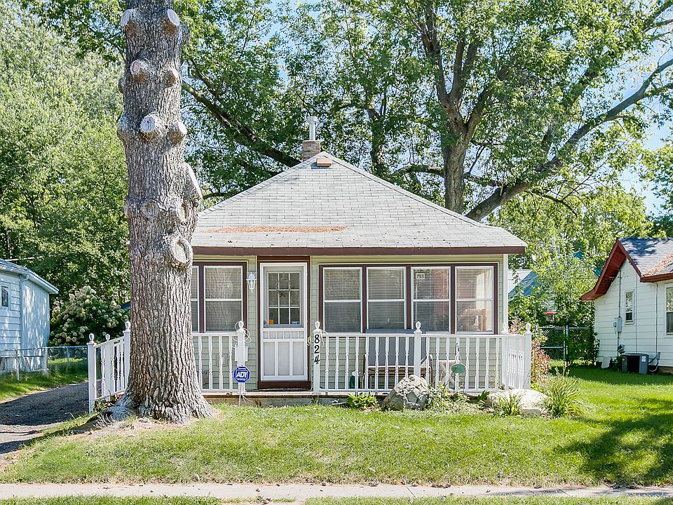 1st image of 824 Iroquois Ave