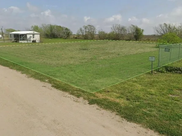 363 Baracuda Dr, Palacios, TX 77465