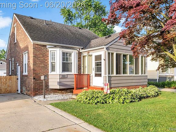 2nd image of 1009 Harvard Rd