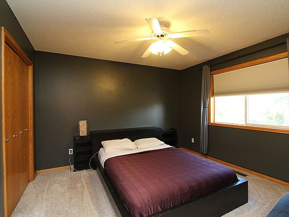 3rd image of 332 Orchard Pkwy W