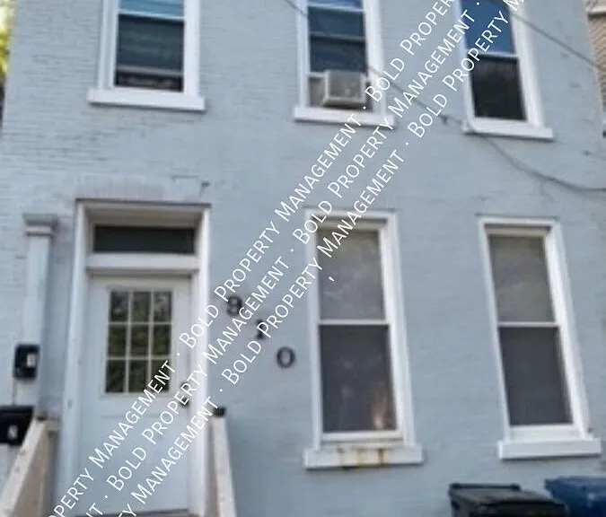 910 Walnut St #1 — Photo 1