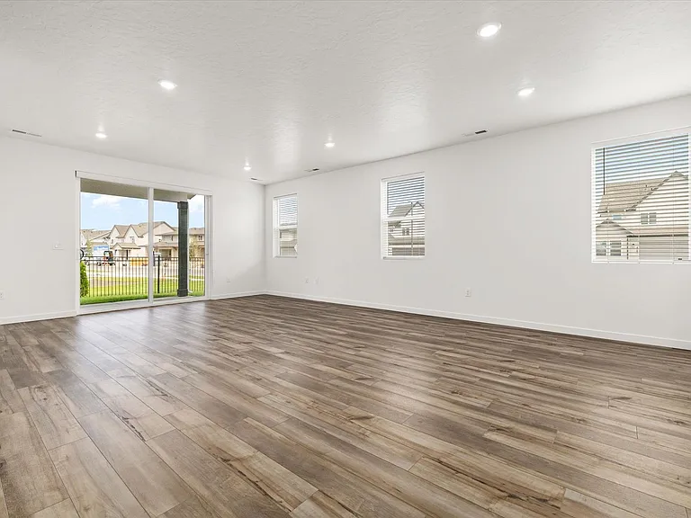 1845 N Black Cyprus Ave — Photo 4