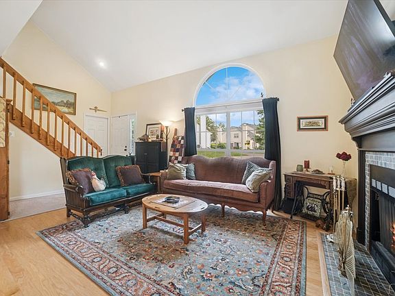 2nd image of 1022 N Knollwood Dr