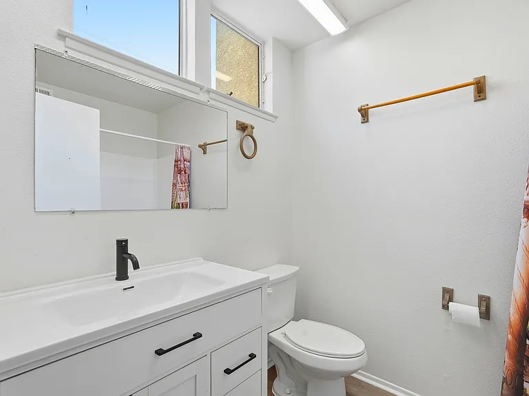 13901 Olive View Ln — Photo 30