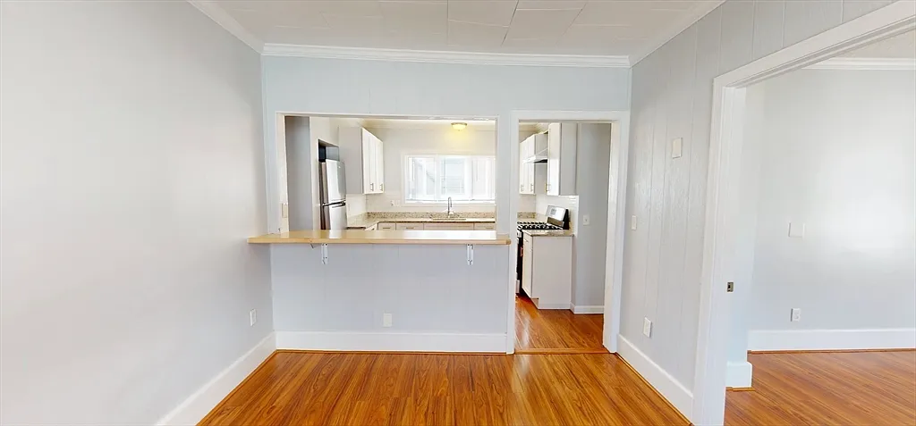 4 bed, 1.0 bath, 977 sqft, $3,350 — Photo 4